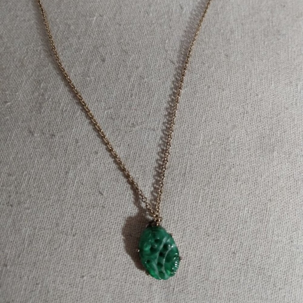 Marvella: Vintage oval green stone pendent on chain necklace